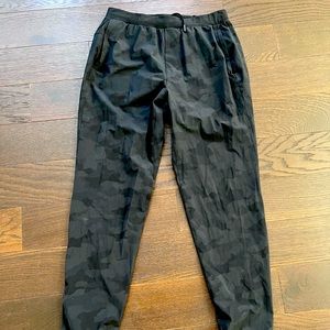 Lululemon Surge jogger, L Tall, Heritage 365 Camo Black Multi